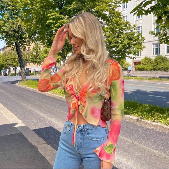 With Jean Fifi Ruffle Blouse - Picture 8 of 16